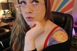 TALL TEMPTRESS BARES ALL