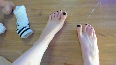 Lillie: feet/toes from top