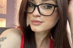 Sexy glasses on sexy girl!