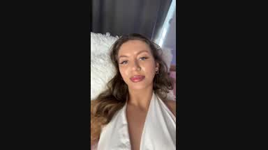Cheating slut makes phone call and fucks with a fr