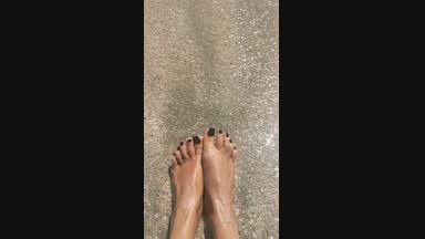 Black toes and waves