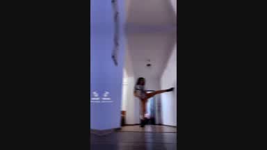 splits on the wall