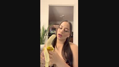 Blowjob and masturbation in the Kitchen 🍌