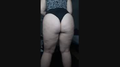 Shake and showing ass while my husband was asleep