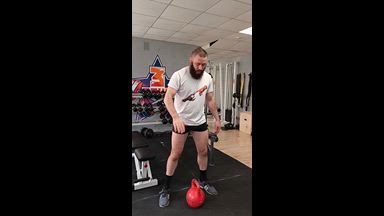 anton โ I press the 32 kg kettlebell 18 times