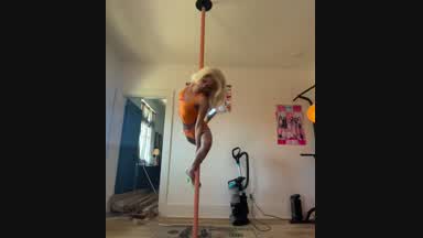 dani pole dancing