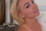 Sexy bath pics