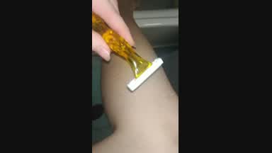 me shaving my leg
