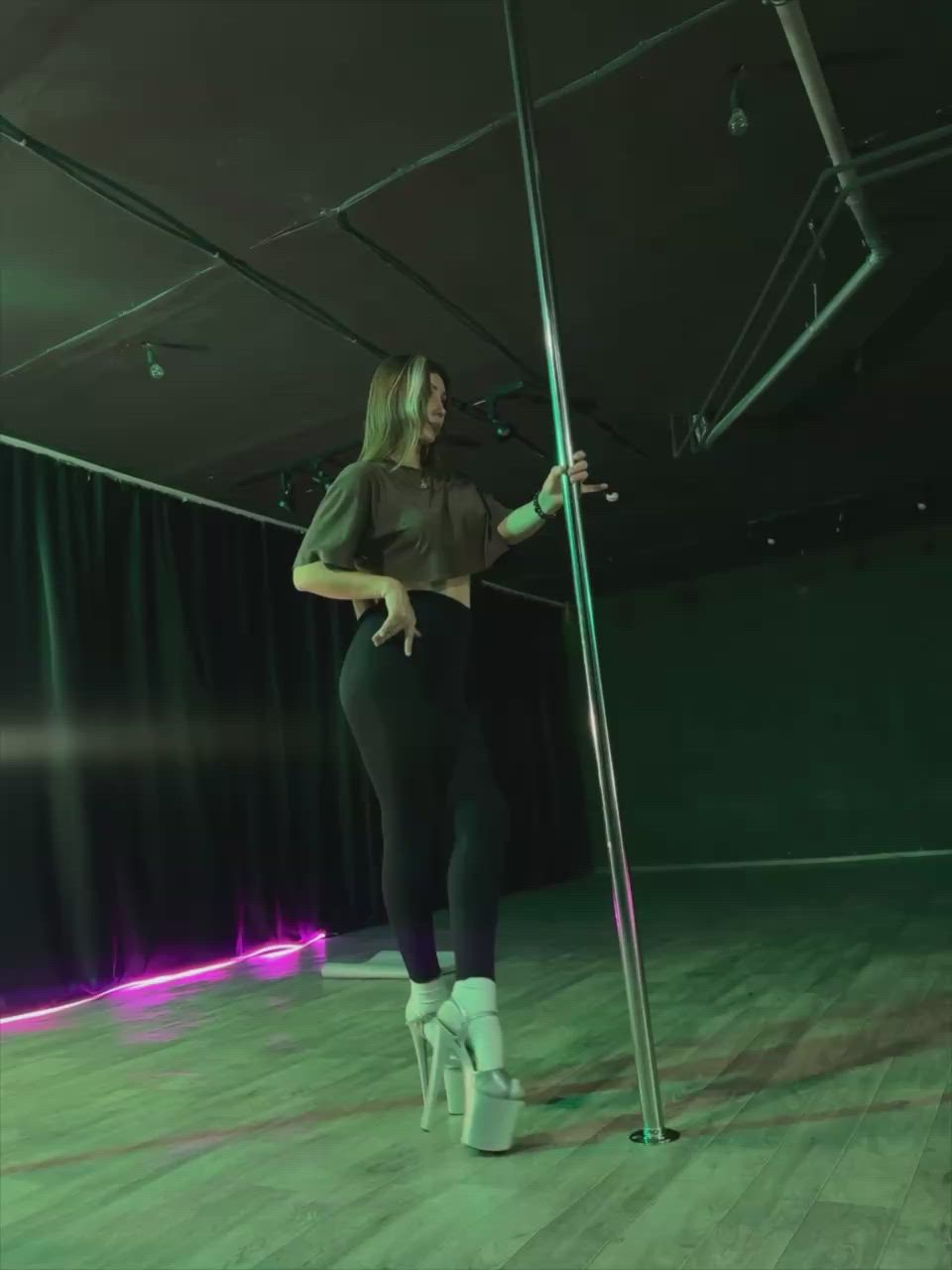 hot pole dancing