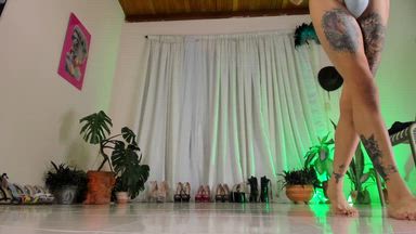 red toe-nails without panties (undress)