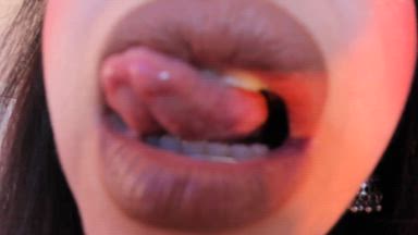 😘💋👅😈