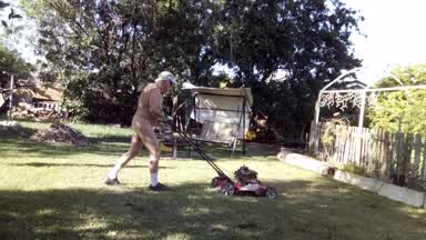 Watch Meee Mow the Lawn... NAKED!!!