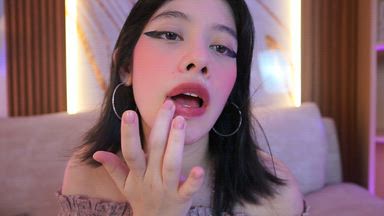 A little lipstick to kiss your lips 💋