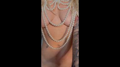 Pearls and pussy