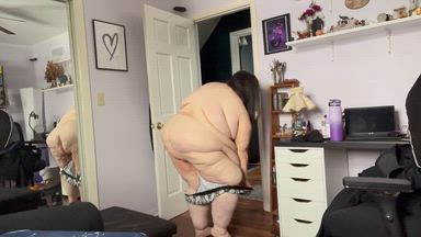 raeroughnbusty — Rae Gets a Break in the Work Day