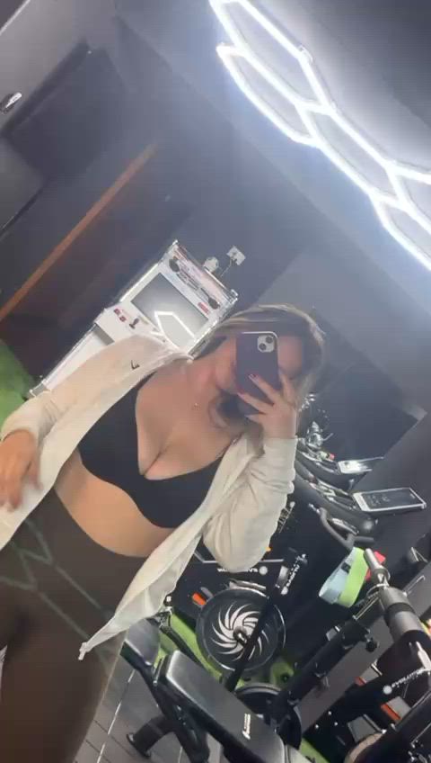 a little Chloe at the gym 🏋🏻‍♀️
