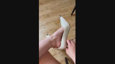Dangling heels