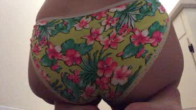 My booty kinda thicc