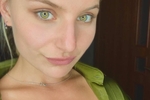 Your green eyes 💚