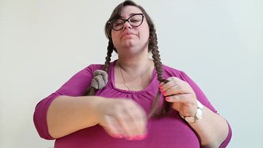 hair play NON NUDE