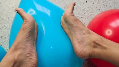 Feet balloons