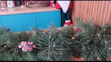 Let's set the festive table.