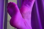 alison (mon - fri 11 pm- 6 am ny time) — Bare feet tease