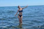 would like to relax with me by the sea?)
