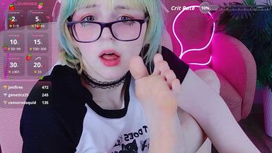 Sexy sucking and licking my toes close up <3