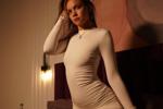 Hot  white Queen