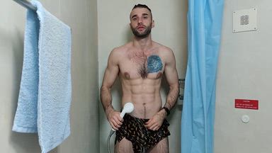 Shower in Ship Cabin – Funny Carrot Underwear