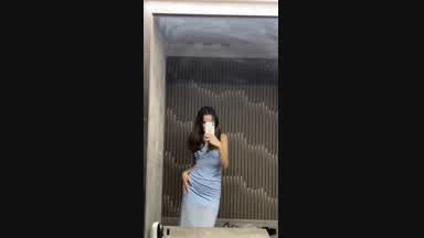 Do u like my dress ?