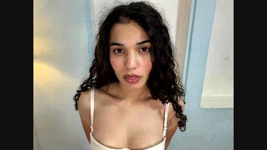 elsa โ milk run through my lips ( in bra only hahaha)