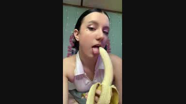 I eat a banana