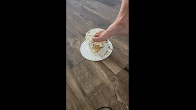 feet cake smash