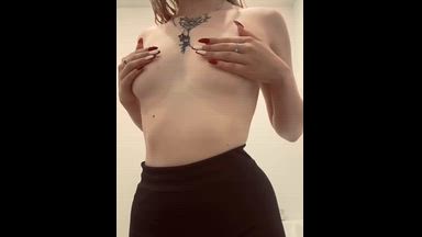 mia — Flicker Flash Nipples
