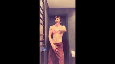 exclusiveflexboy — bathroom flexxx