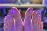 Pink sparkly toes!