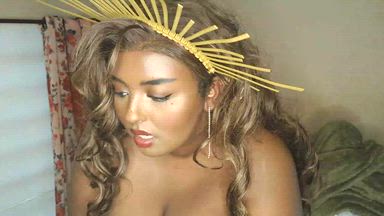 Your Queen's Royal Treatment: Oiled Breasts and Th