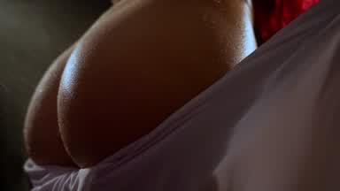 Trailer Delicious wet body
