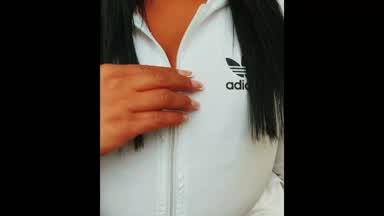 Show boobs