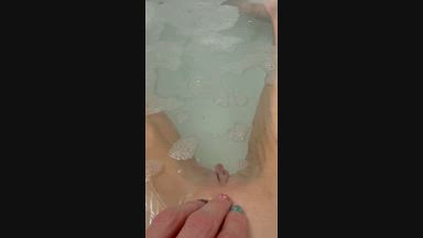 Clit in Bathtub - Allison Wunderland