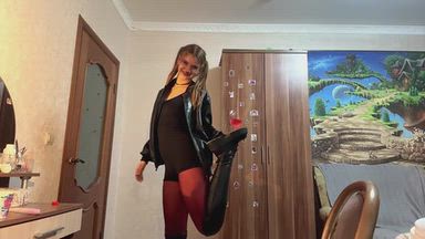🎀red tights and my legs