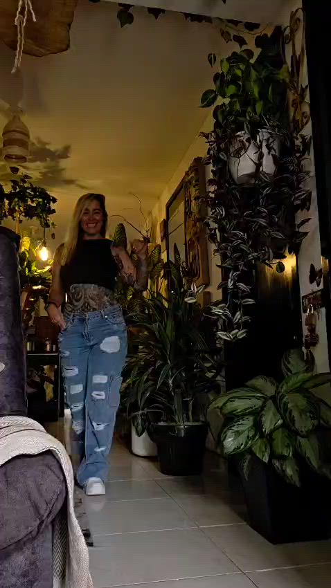 YOU LIKE HOW MY BODY DANCES