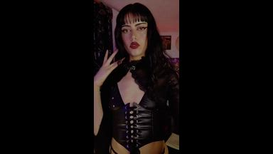 Your favorite goth girl 🦇