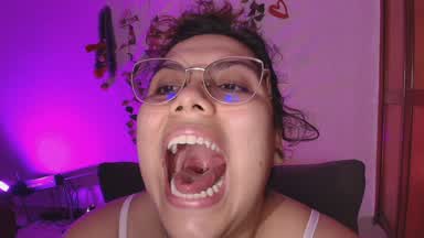 ZOOM with light of my throat: checking uvula