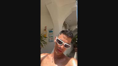 I love sunbathing🏖️