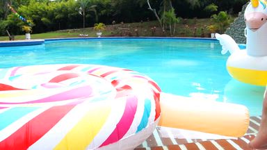 Squirt In the Pool 👙