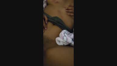 Recien despertada y con piernas abiertas sin panti