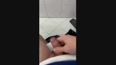 precum with little squirt